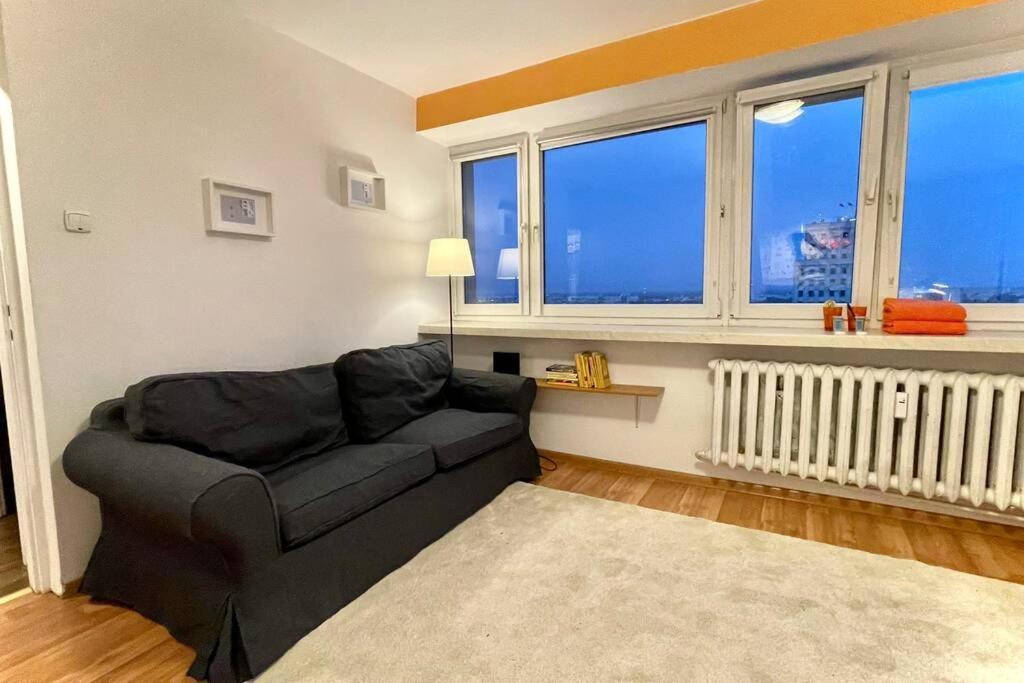 Apartment Orange Metro Fast Wifi 1gbs Big Tv Hbo Appletv Warschau