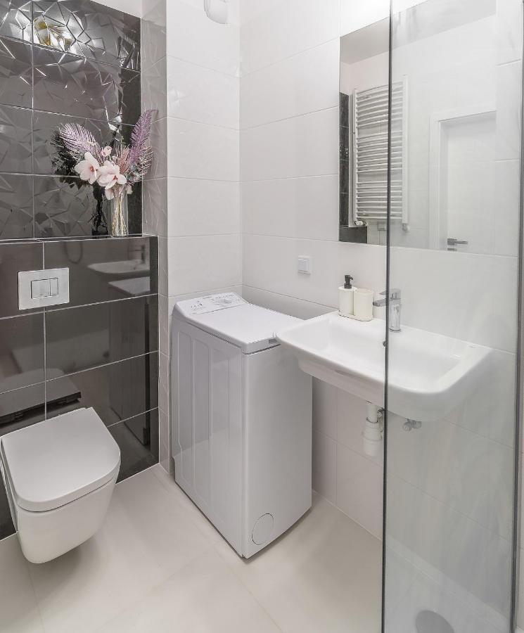 Cozy And Spacious-golden Apartment-city Center&s42 *