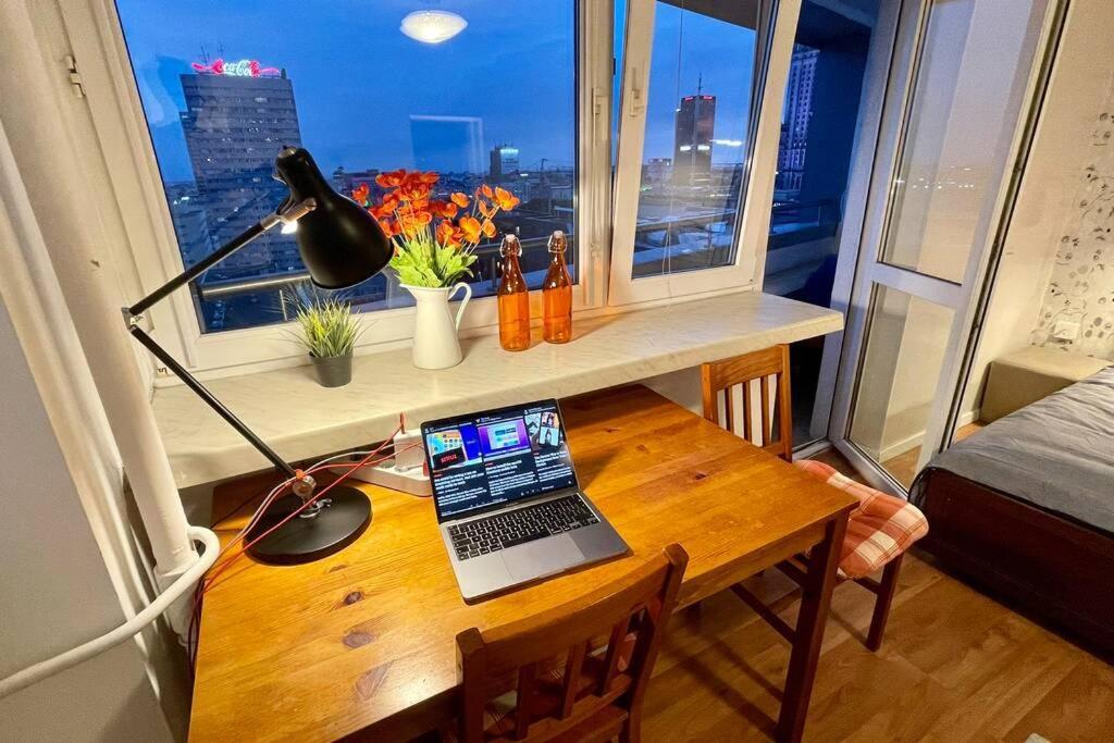 Orange Metro Fast Wifi 1gbs Big Tv Hbo Appletv Apartment *