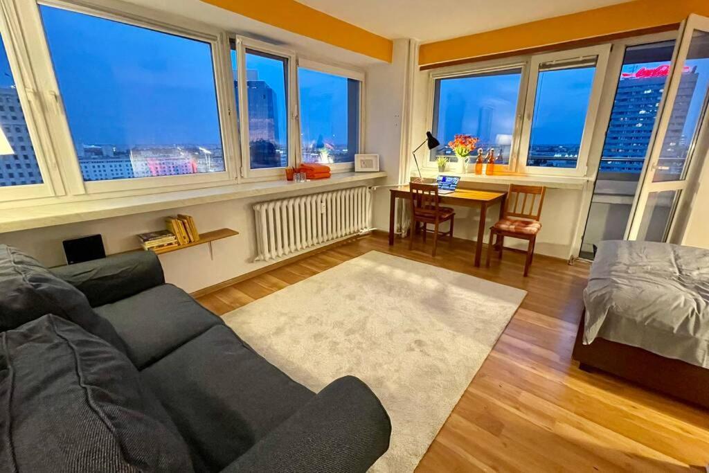 Apartment Orange Metro Fast Wifi 1gbs Big Tv Hbo Appletv *