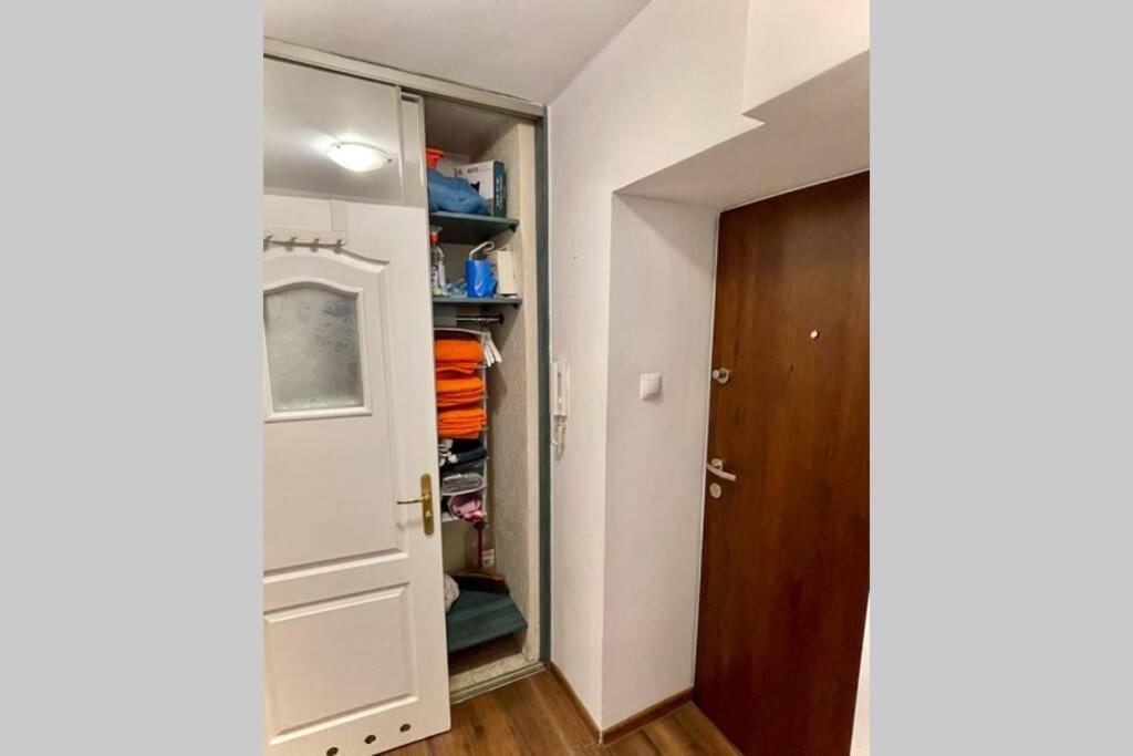 Apartment Orange Metro Fast Wifi 1gbs Big Tv Hbo Appletv