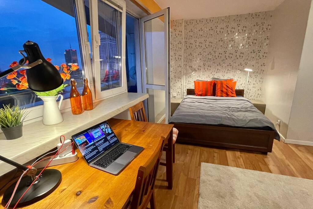 Orange Metro Fast Wifi 1gbs Big Tv Hbo Appletv Apartment *