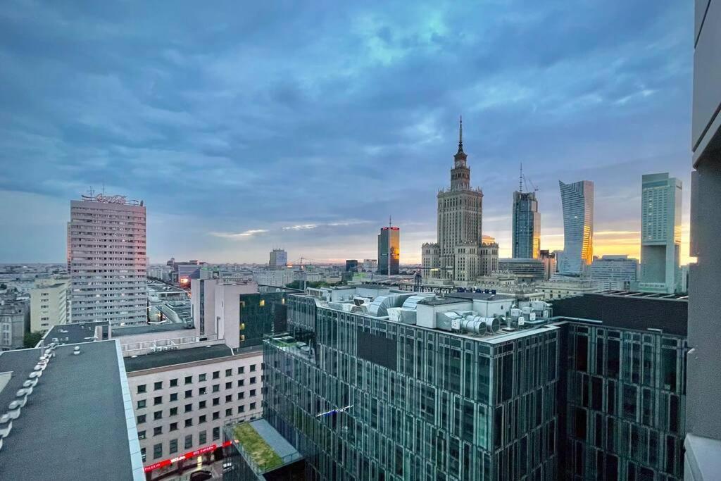 Apartment Orange Metro Fast Wifi 1gbs Big Tv Hbo Appletv *