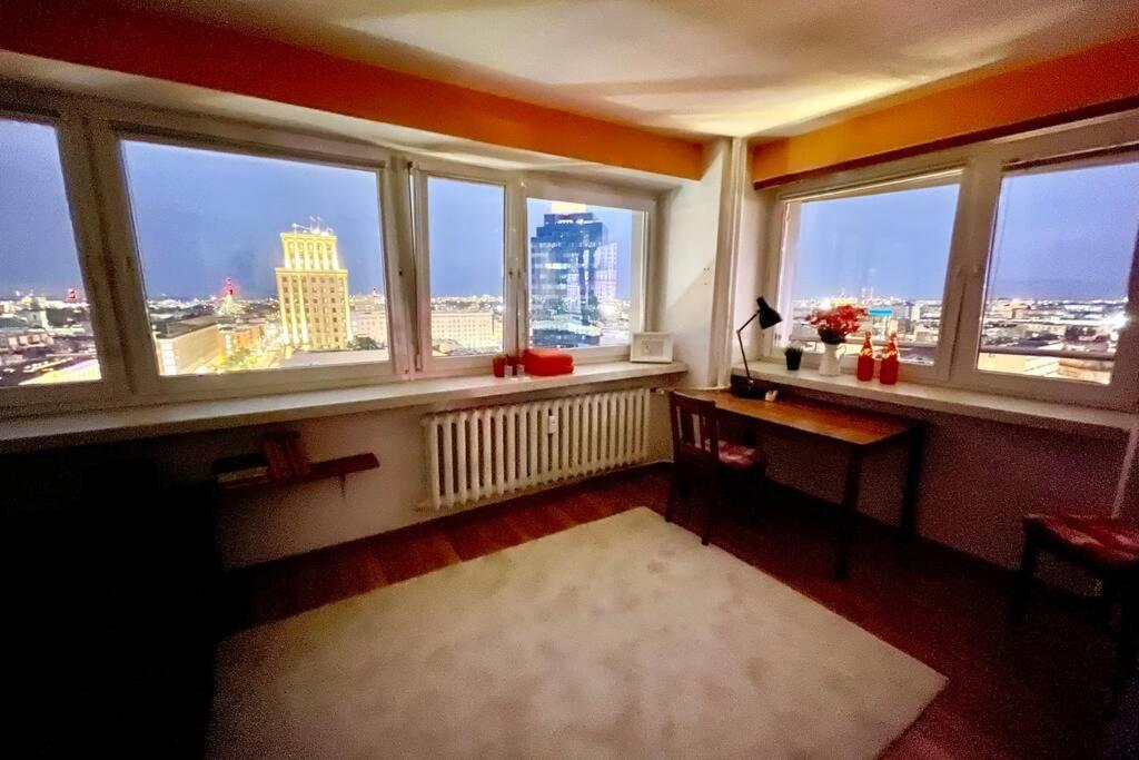 Orange Metro Fast Wifi 1gbs Big Tv Hbo Appletv Apartment