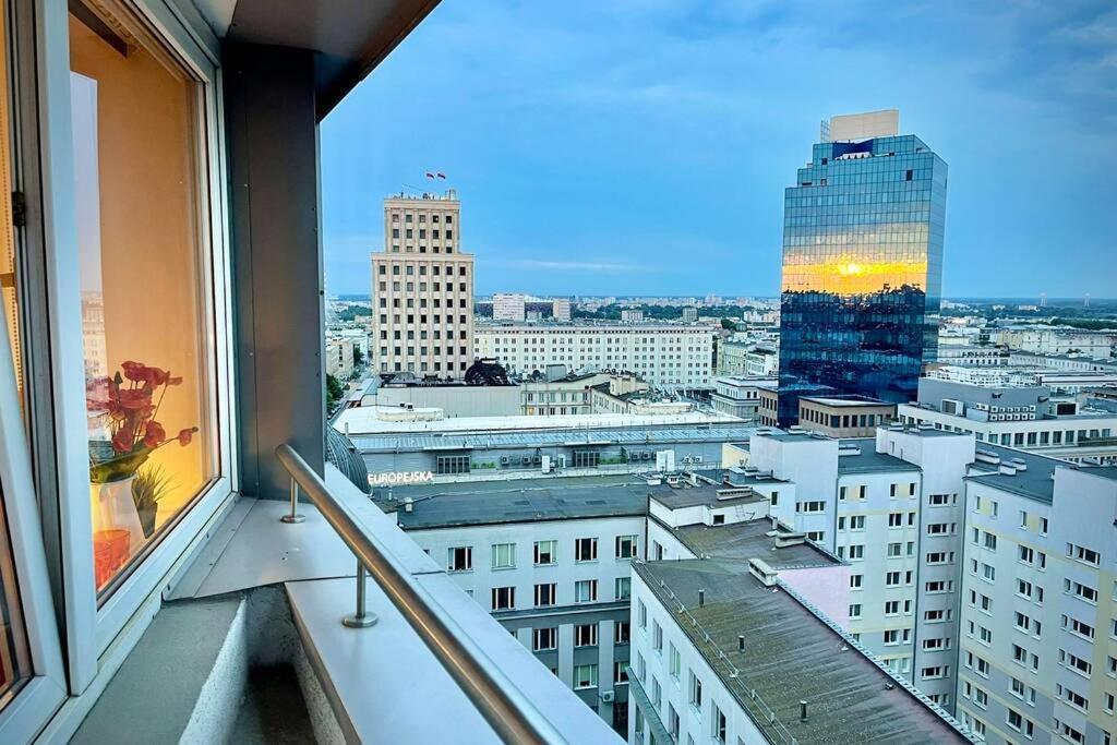 Apartment Orange Metro Fast Wifi 1gbs Big Tv Hbo Appletv *
