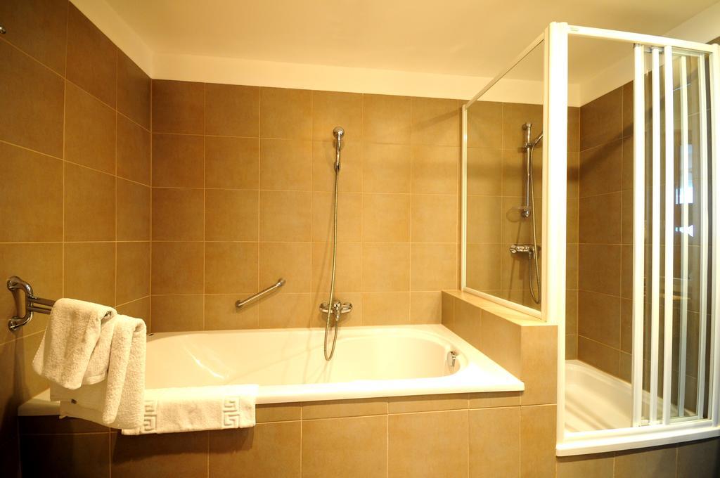 Bed & Breakfast Rezydencja Belweder Klonowa Warsaw