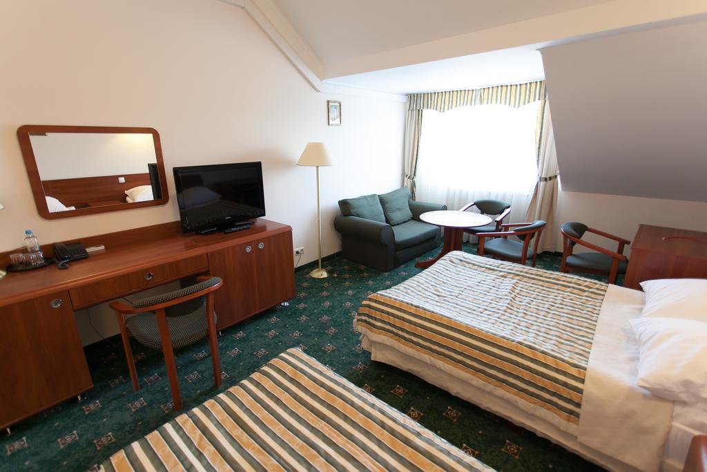 Twins Ii Hotel