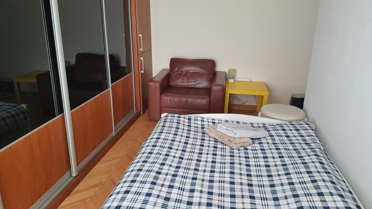 Niebieski Meander Blisko Metra Nhà trọ