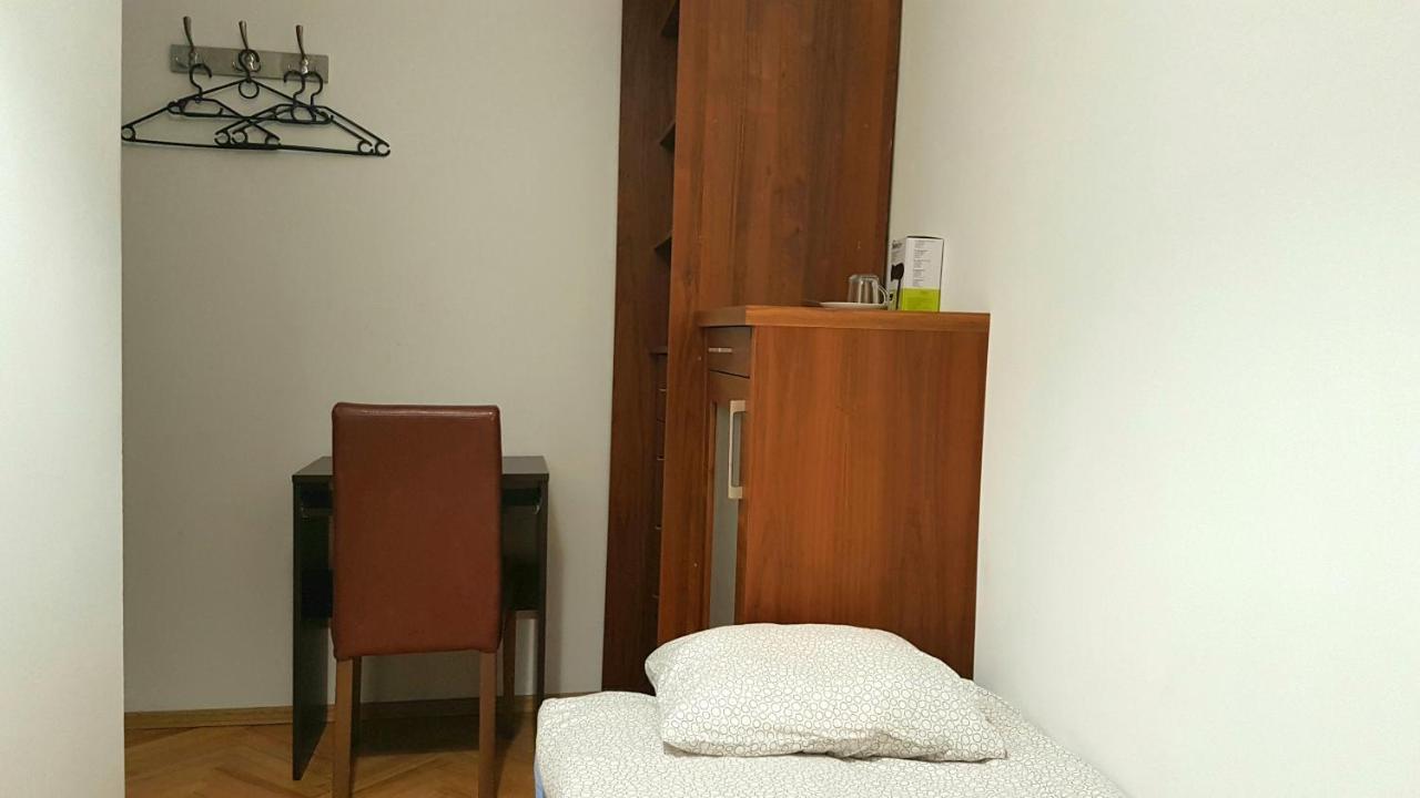 Nhà trọ Niebieski Meander Blisko Metra Warsaw