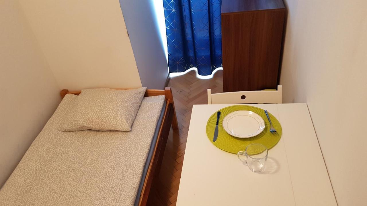 Niebieski Meander Blisko Metra