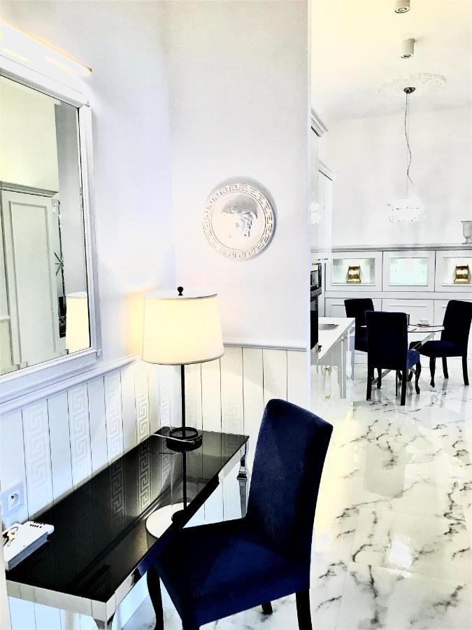 Khách sạn hẻo lánh Mondrian Luxury Unesco Old Town