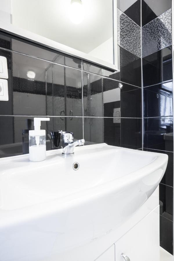 Oomph Apartment *