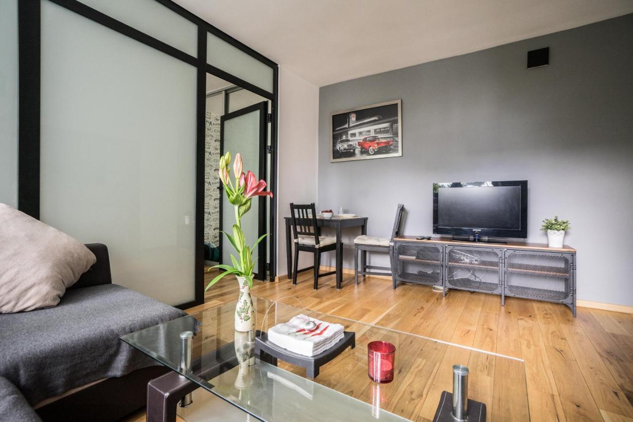 Oomph Apartment Warsaw