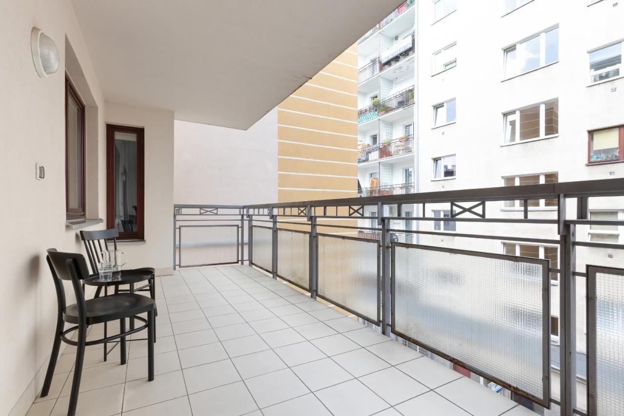 On Wspolna Str. By Renters Apartment