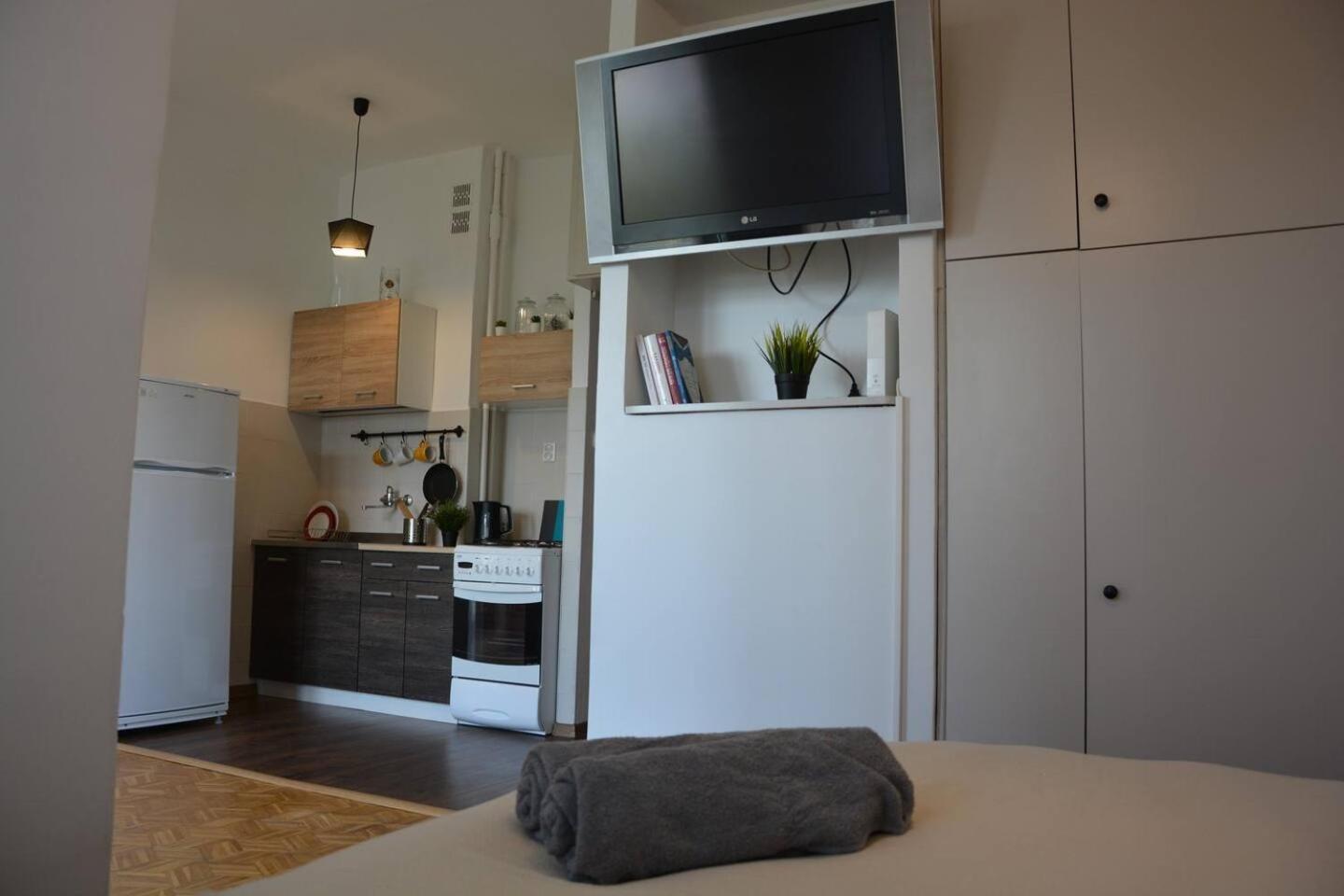 Ohmyhome - Sunny In Center Apartment