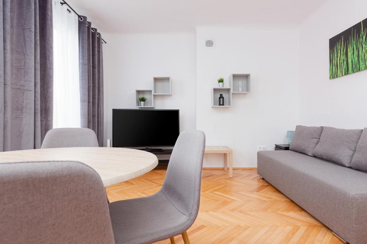 Kamienica Stanislawa Augusta By Renters Apartment