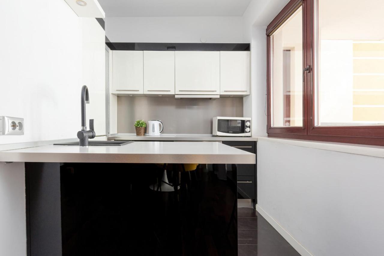 Apartment On Wspolna Str. By Renters Warsaw