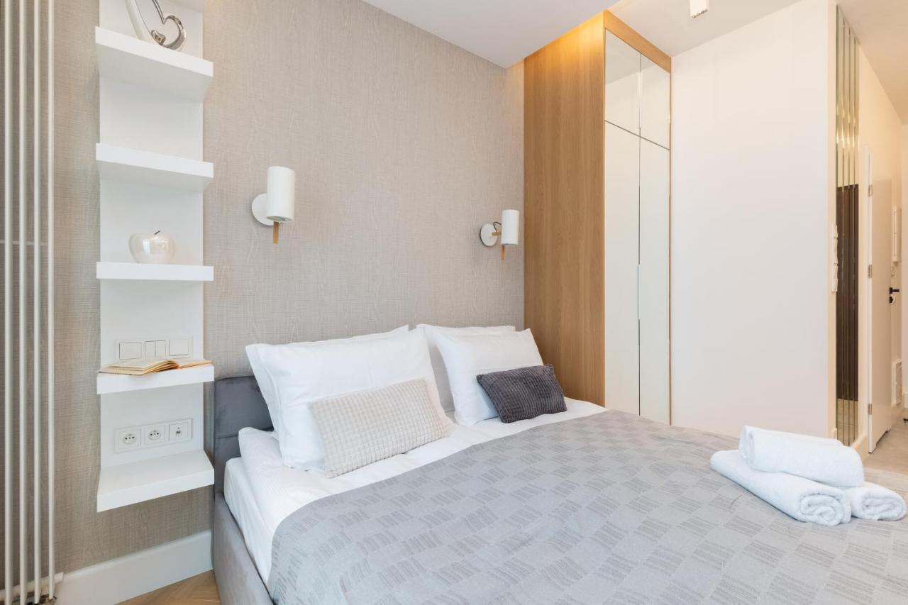 Aparthotel Mennica - Center By Renters Warschau