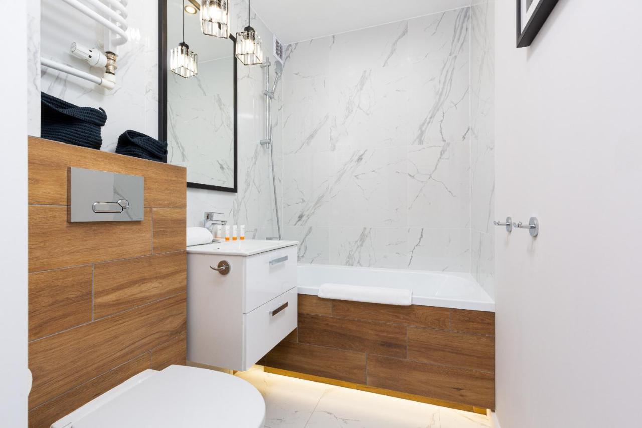 Beautiful Two-bedroom Bielany By Renters Apartment