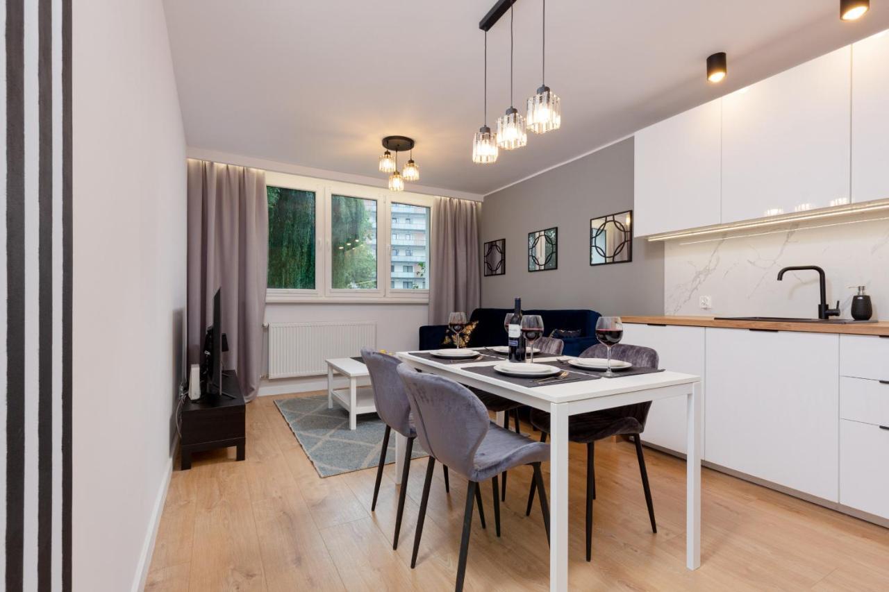 Apartamento Beautiful Two-bedroom Bielany By Renters Varsóvia