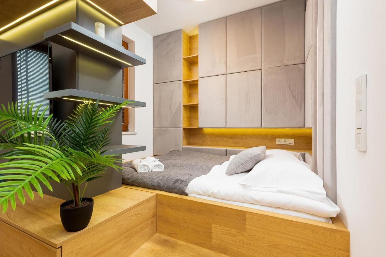 Center Grzybowska By Renters Prestige Apartment