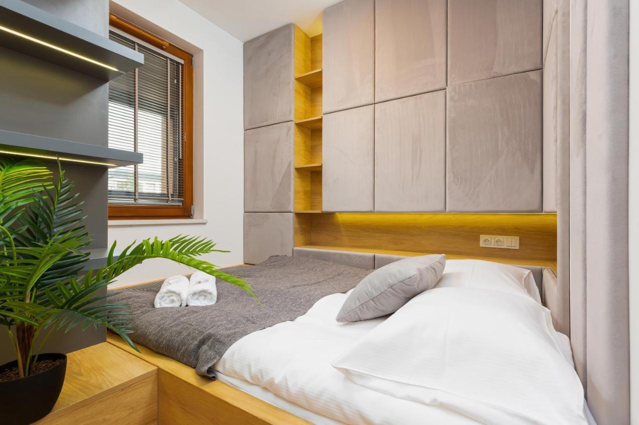 Center Grzybowska By Renters Prestige Apartment
