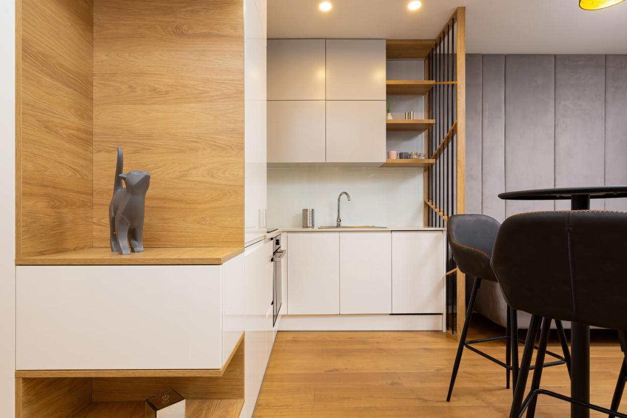 Apartment Center Grzybowska By Renters Prestige