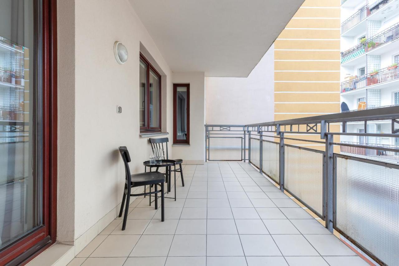 On Wspolna Str. By Renters Apartment *