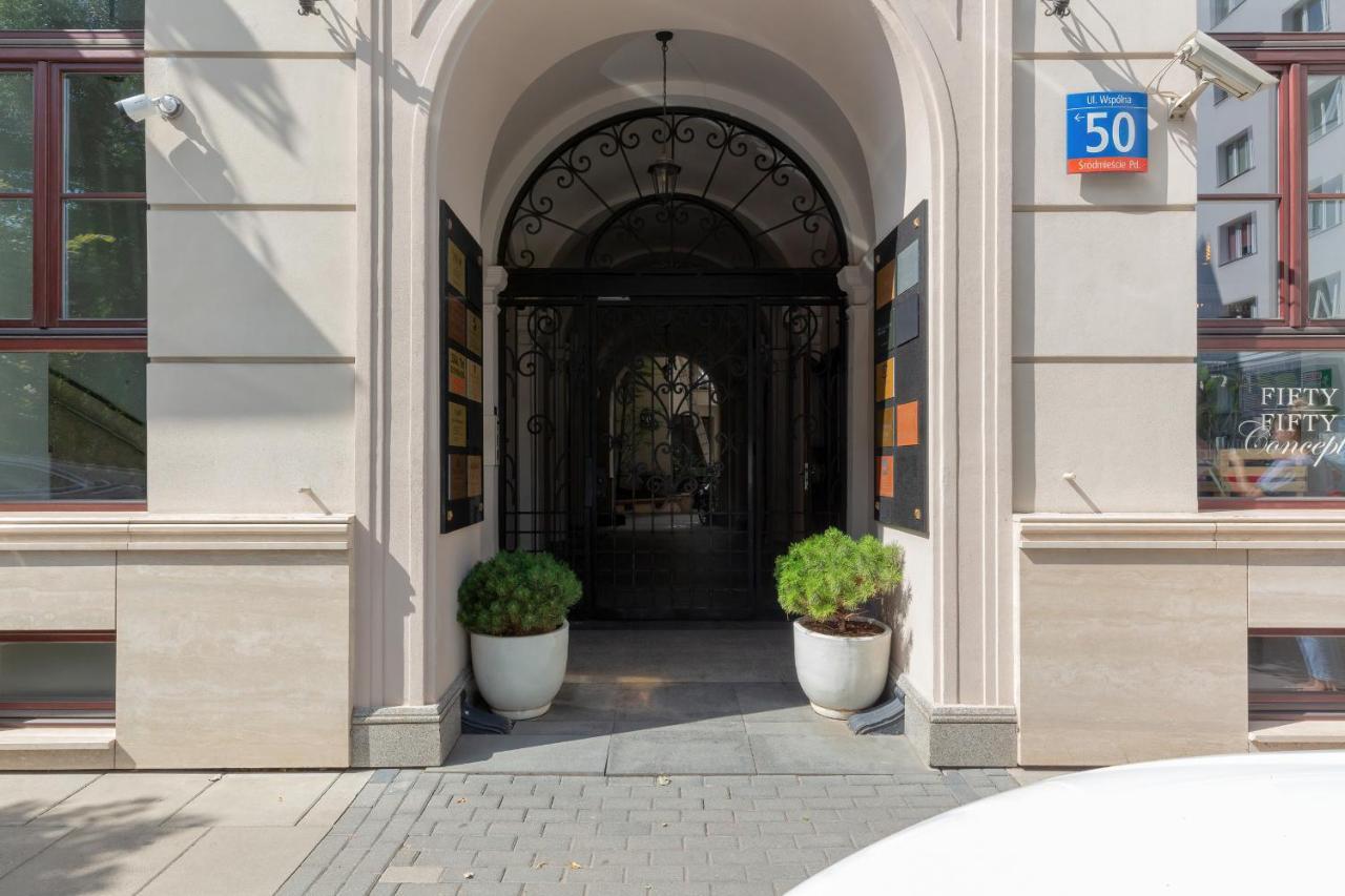On Wspolna Str. By Renters Apartment *
