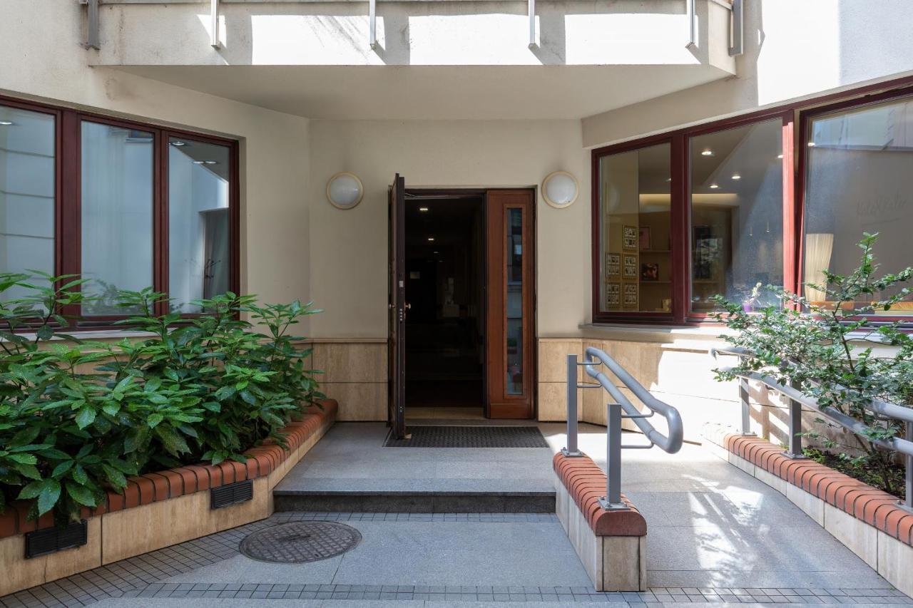 On Wspolna Str. By Renters Apartment *
