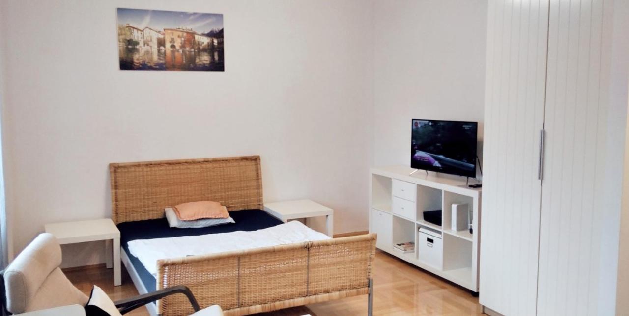 Apartment Hallera Square 27m2 Warsaw