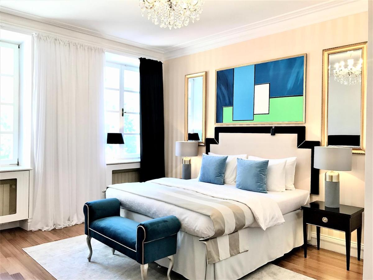Luxury & Mondrian Market Square Ii