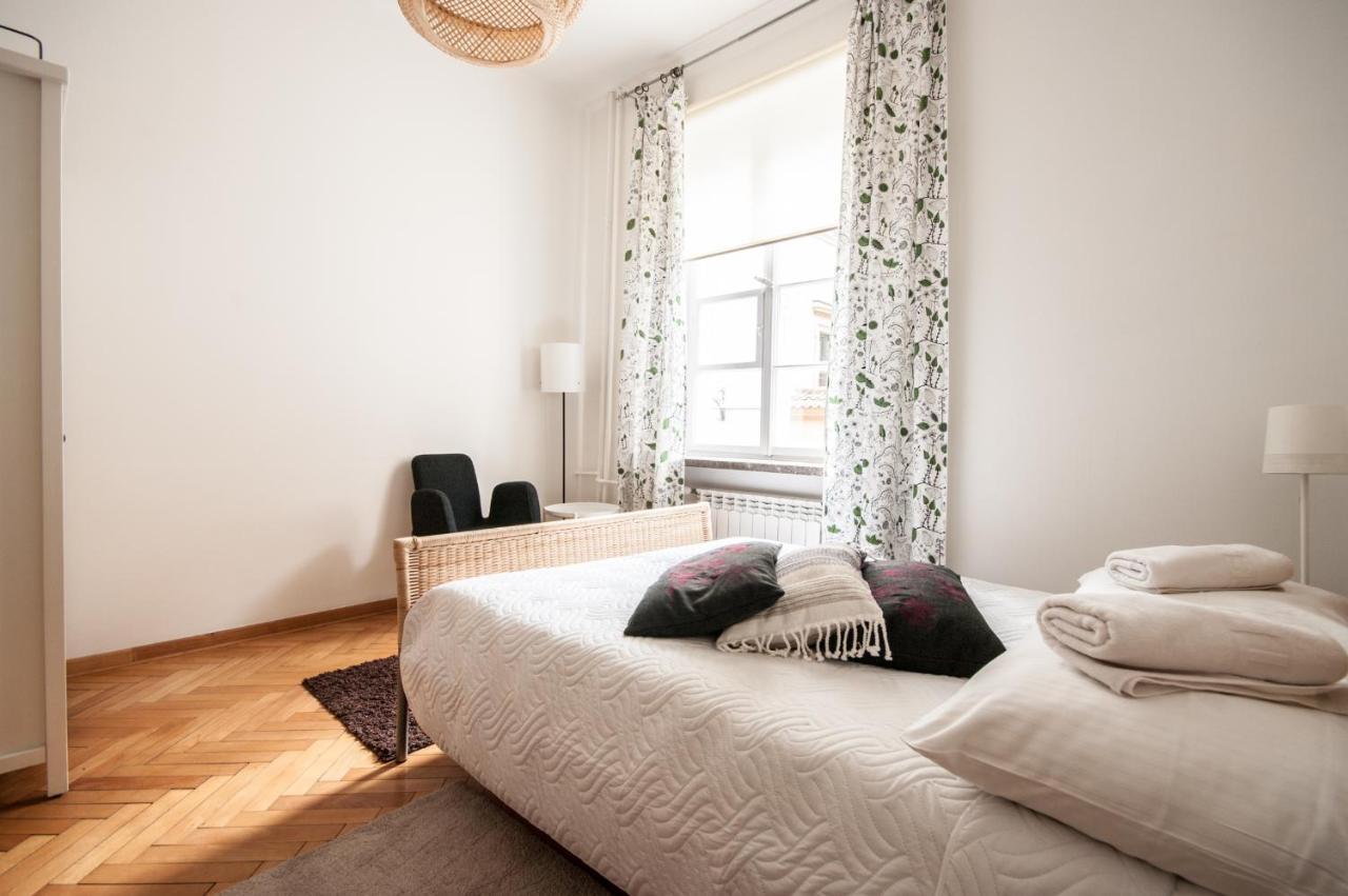 Elegant Old Town Market Apartment *