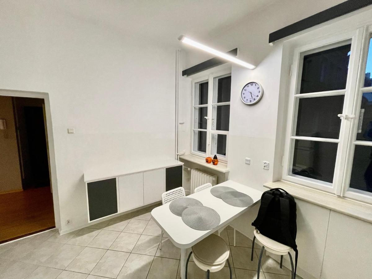 Royal 2 Old Town Fast Wifi Netflix Hbo Appletv+ Warsaw