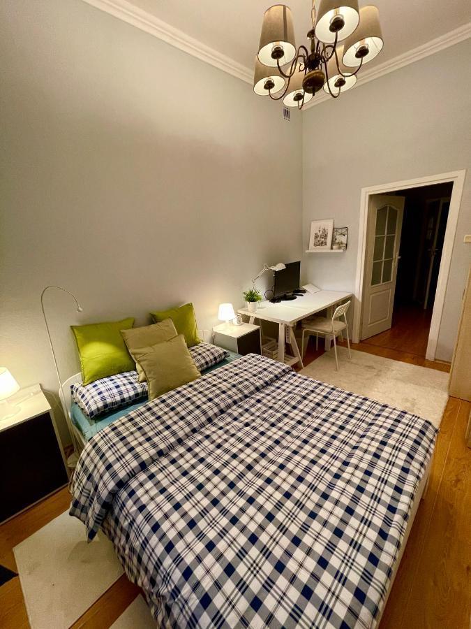 Royal 2 Old Town Fast Wifi Netflix Hbo Appletv+ Apartment Warsaw