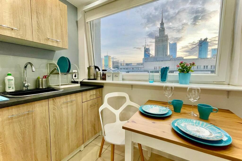 Gold 3 Metro X2 Wifi 300 Mbs 60'tv Netflix Hbo Appletv+ Apartment Warsaw