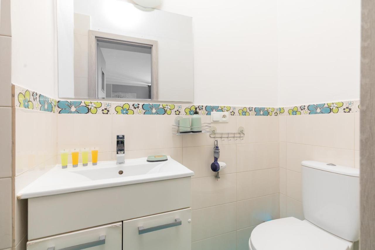 Brzozowa Old Town Square Apartment *