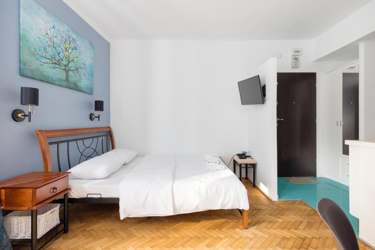 Brzozowa Old Town Square Apartment *
