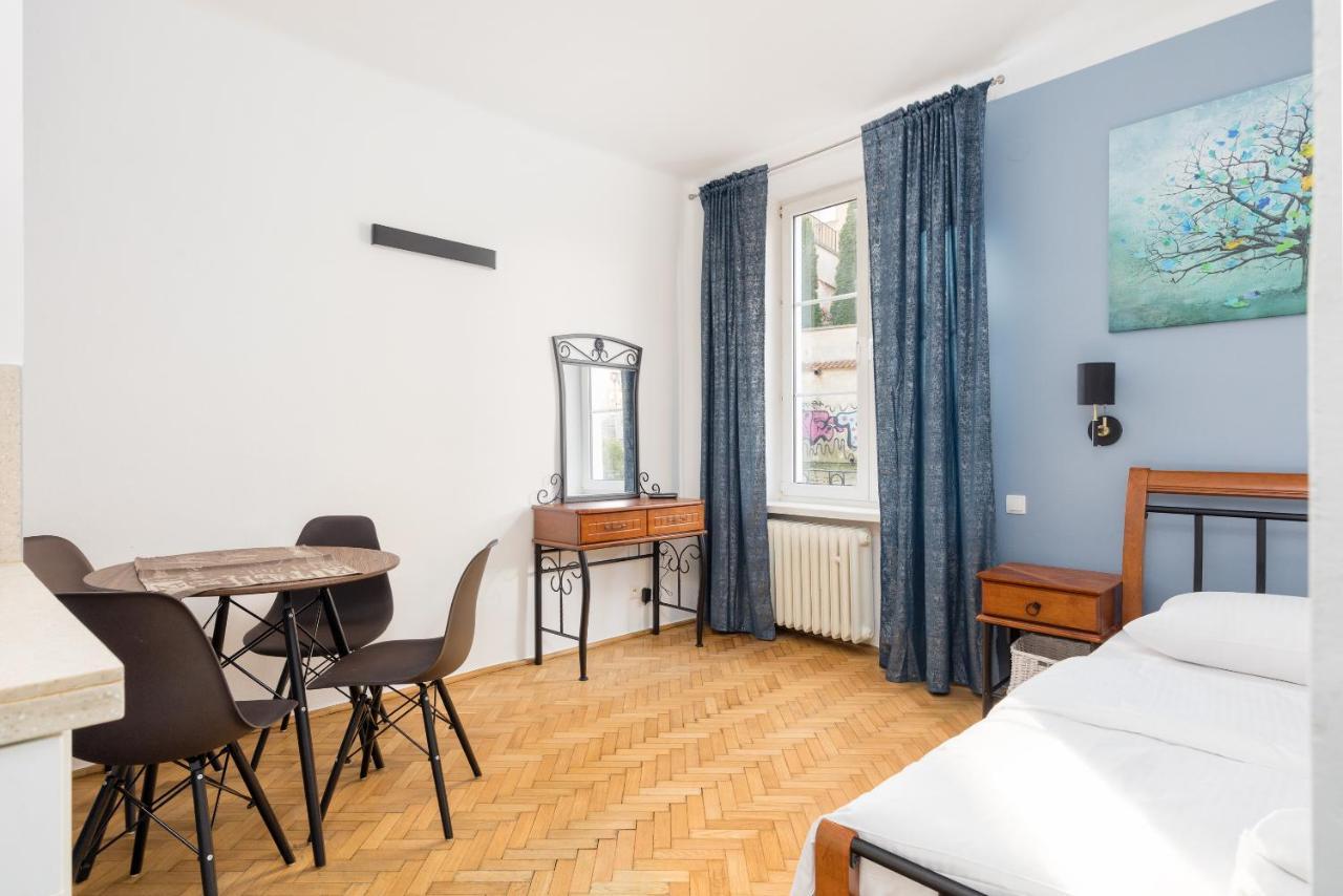 Brzozowa Old Town Square Apartment *