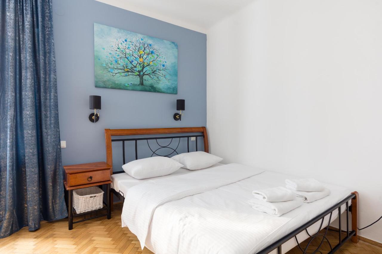 Brzozowa Old Town Square Apartment