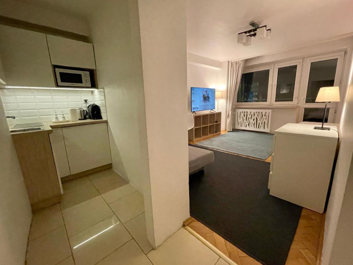 Căn hộ Blue 2 Fast Wifi 2xmetro 60'tv Netflix Hbo Appletv+ Warsaw