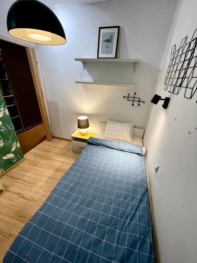 Apartment Forum Metro Wifi 1gbs 70'tv Netflix Hbo Appletv Warsaw