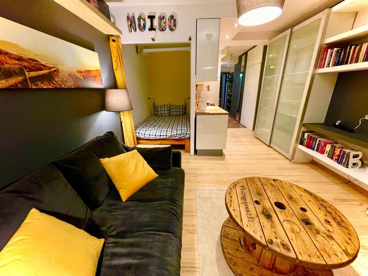Forum Metro Wifi 1gbs 70'tv Netflix Hbo Appletv Warsaw