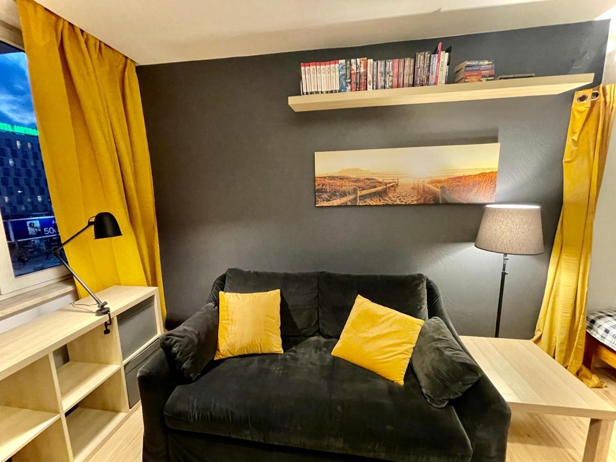 Forum Metro Wifi 1gbs 70'tv Netflix Hbo Appletv Apartment Warsaw