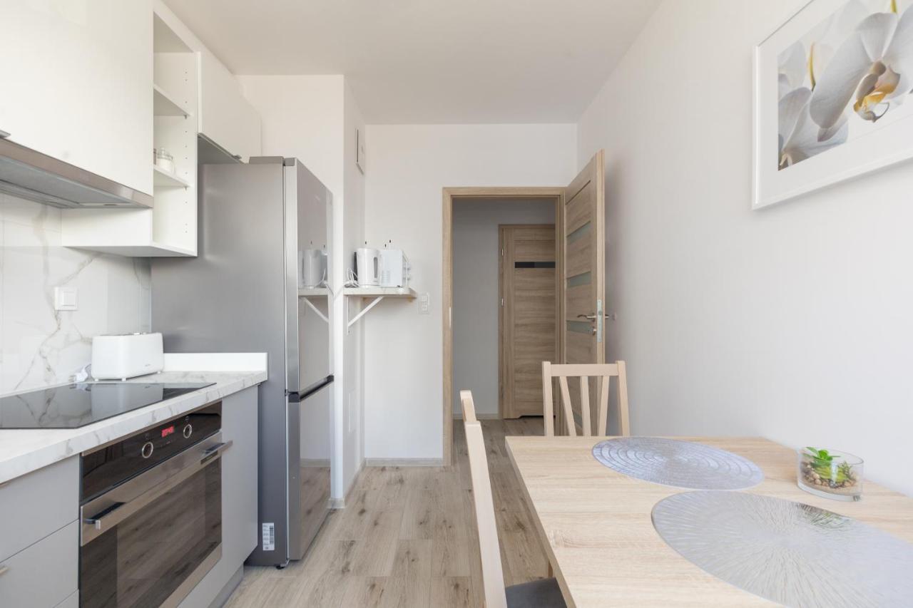 Metro Targowek Homely Apartment