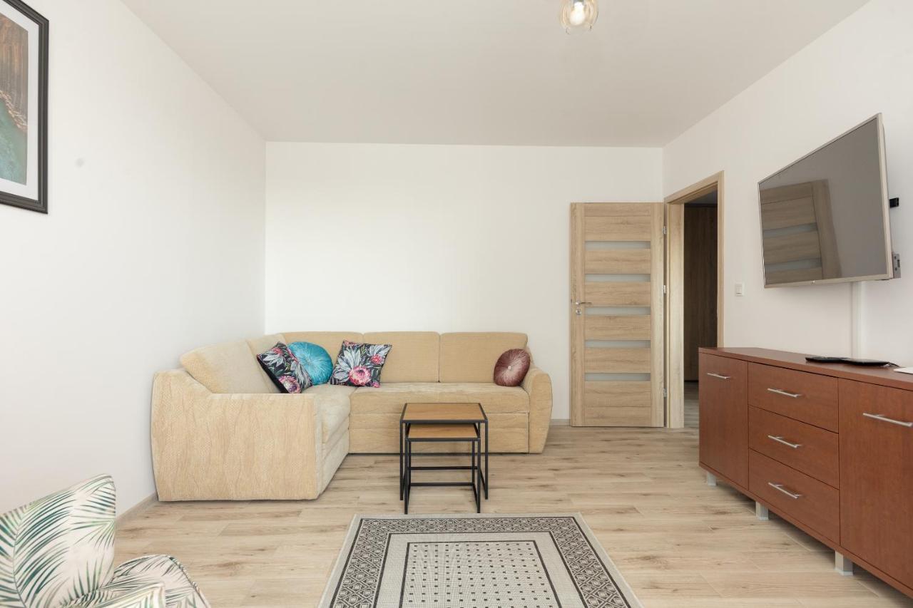 Metro Targowek Homely Apartment