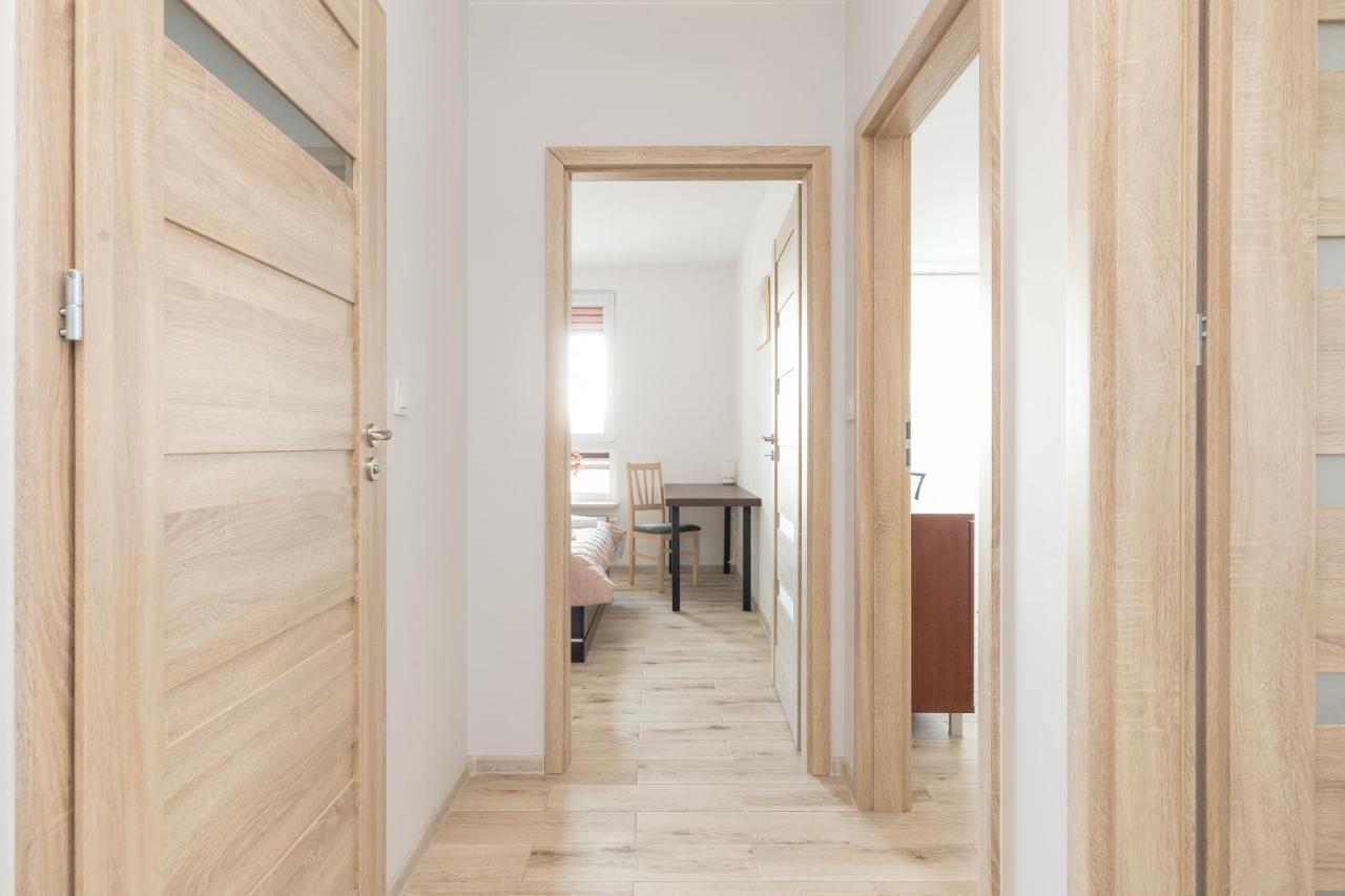 Metro Targowek Homely Apartment *