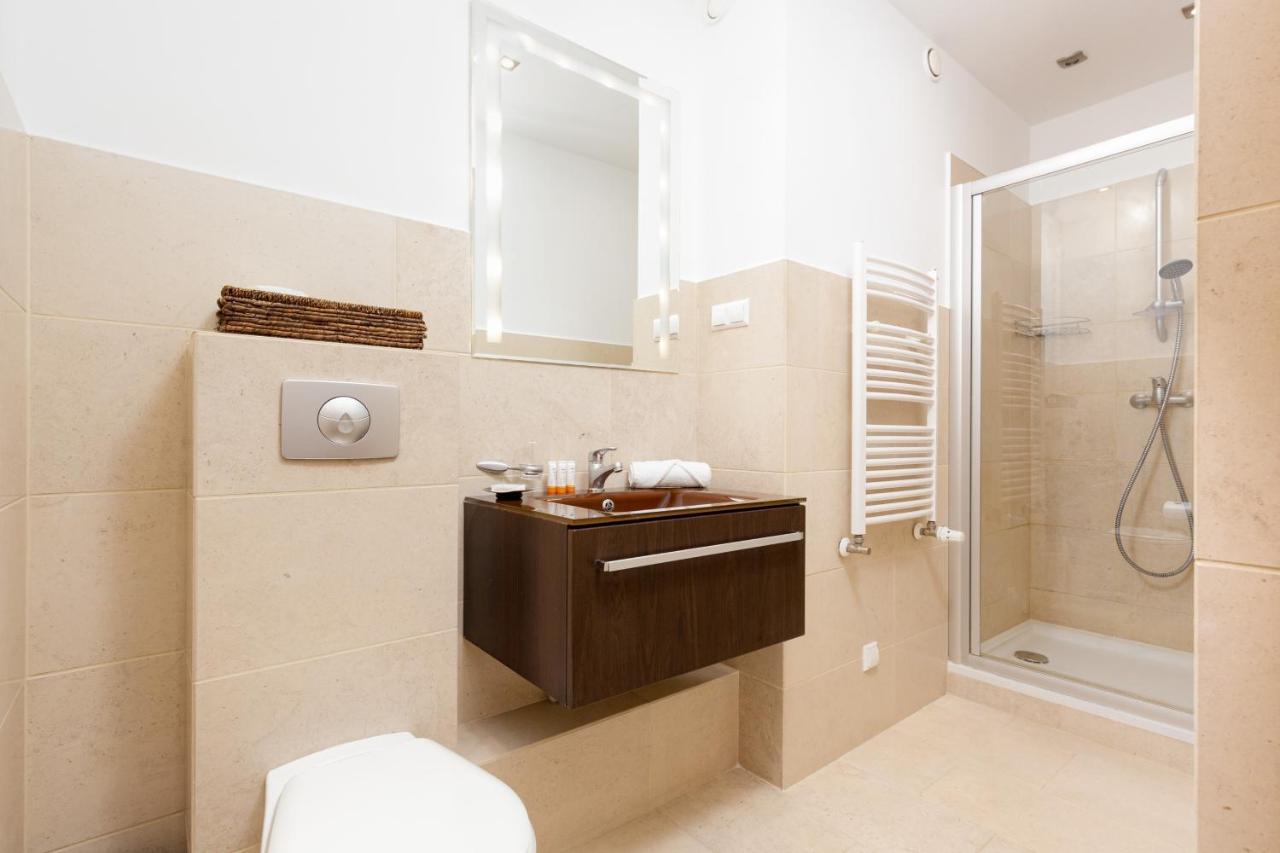 Metro Wierzbno By Renters Apartment