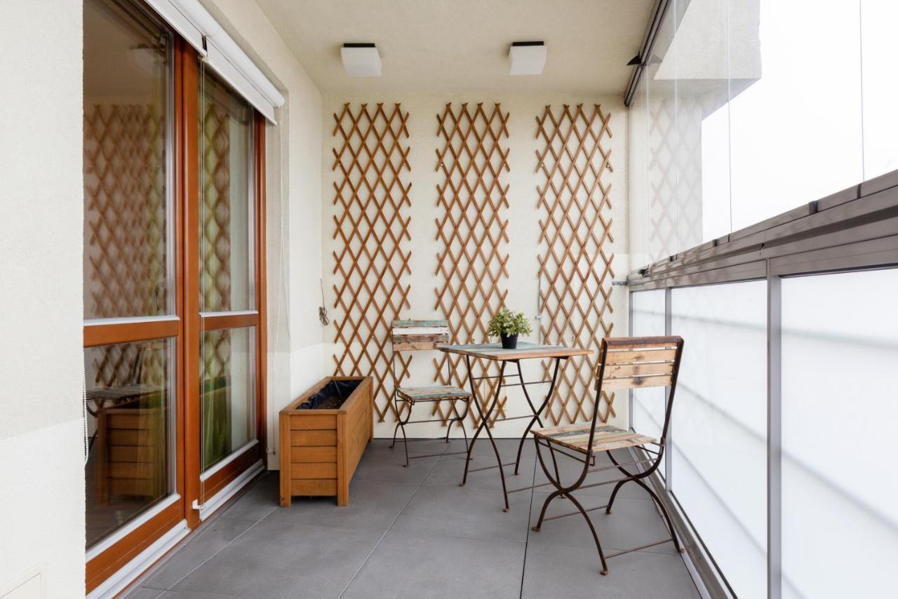 Metro Wierzbno By Renters Apartment *