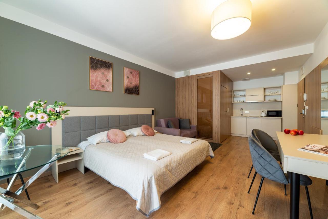 Wolska Suits Apartamento Varsóvia